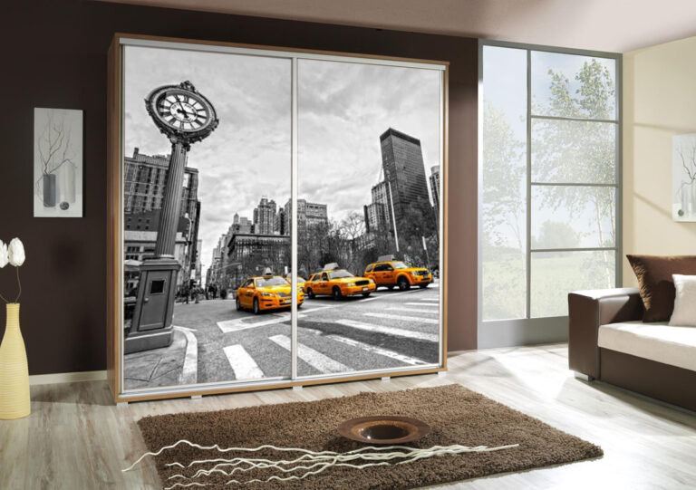 Szafa przesuwna Penelopa 205 cm z motywem Taxi 1 - Dąb Artisan - Maridex